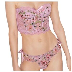 Victoria's Secret Floral Lace Bra Set in Soft Pink